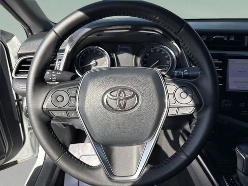 Used 2020 Toyota Camry SE image 11