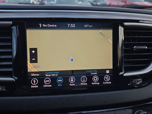 Used 2020 Chrysler Pacifica Touring-L image 10