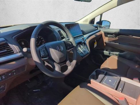 New 2026 Honda Odyssey Touring image 3