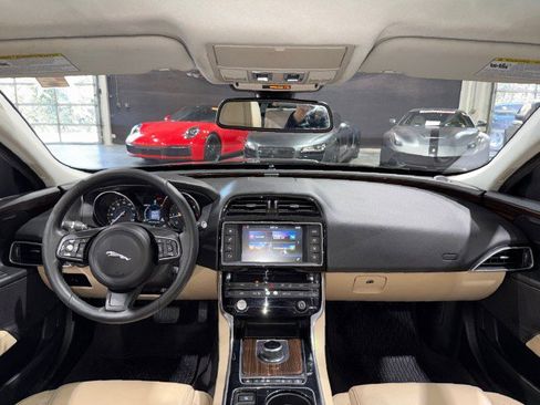 Used 2017 Jaguar XE Prestige image 8