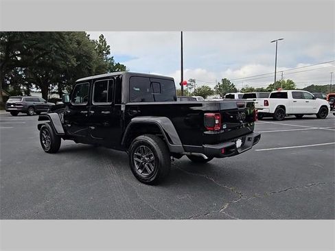 New 2025 Jeep Gladiator Sport image 27