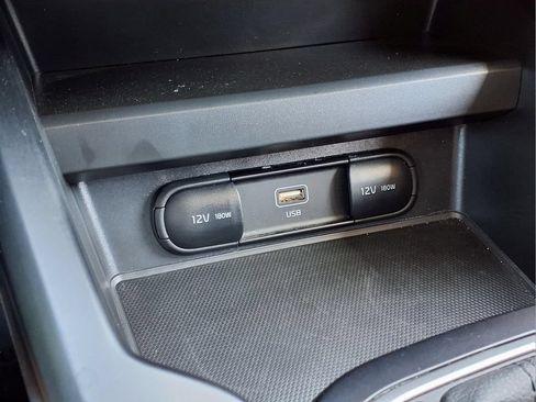 Used 2025 Kia Soul LX FWD image 13
