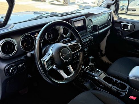 Used 2019 Jeep Wrangler Unlimited Sahara image 19