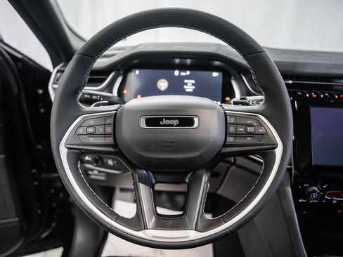 New 2025 Jeep Grand Cherokee Laredo X w/ Luxury Tech Group I image 29