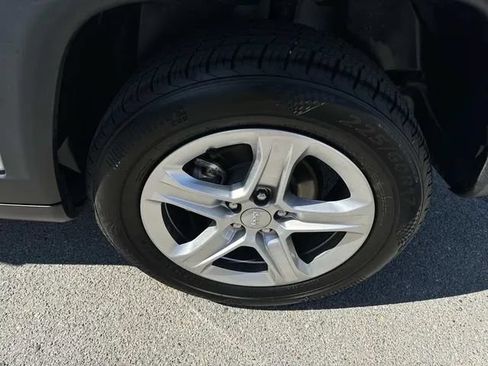Used 2024 Jeep Compass Latitude AWD/4WD image 12