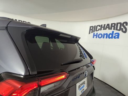Used 2022 Toyota RAV4 XLE Premium image 31