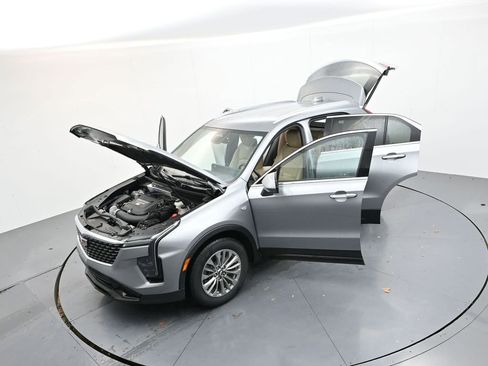 Used 2024 Cadillac XT4 Premium Luxury image 35