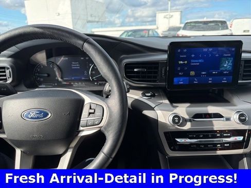 Used 2024 Ford Explorer XLT w/ Equipment Group 202A image 9