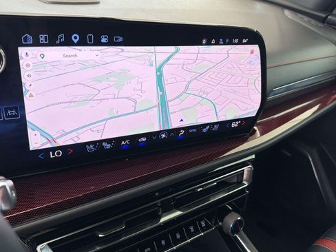 Used 2024 Chevrolet Traverse RS image 22