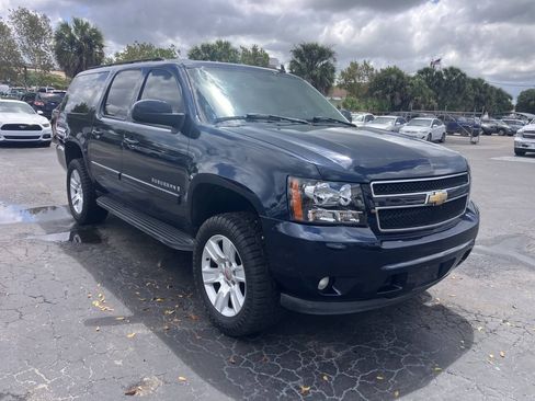 Used 2007 Chevrolet Suburban LT w/ LT Preferred Equipment Group RWD image 8