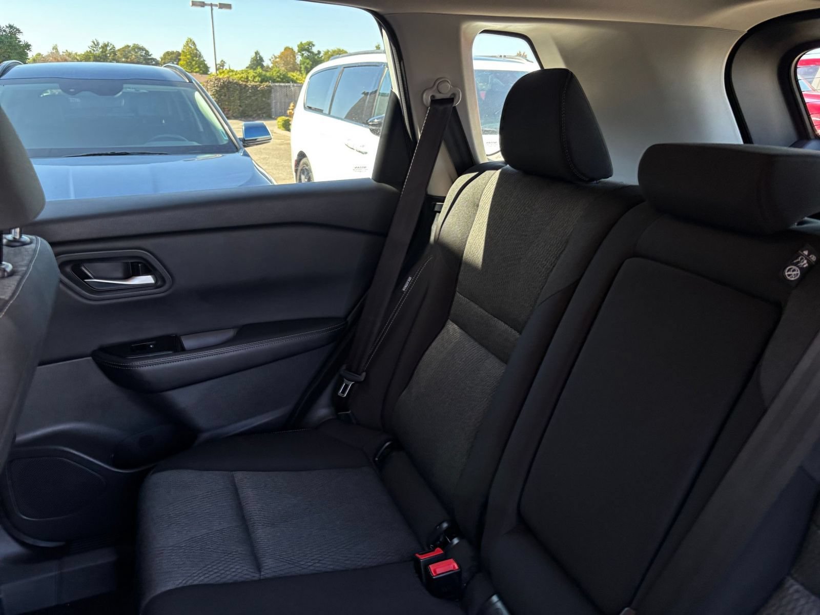 Used 2025 Nissan Rogue SV FWD image 40