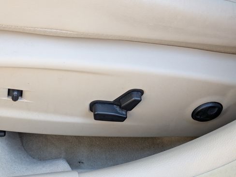 Used 2011 Chrysler 300 C w/ Sound Group RWD image 19