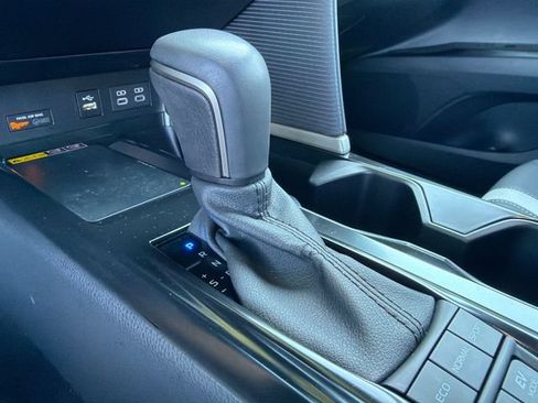Used 2025 Toyota Camry SE w/ Convenience Package FWD image 30
