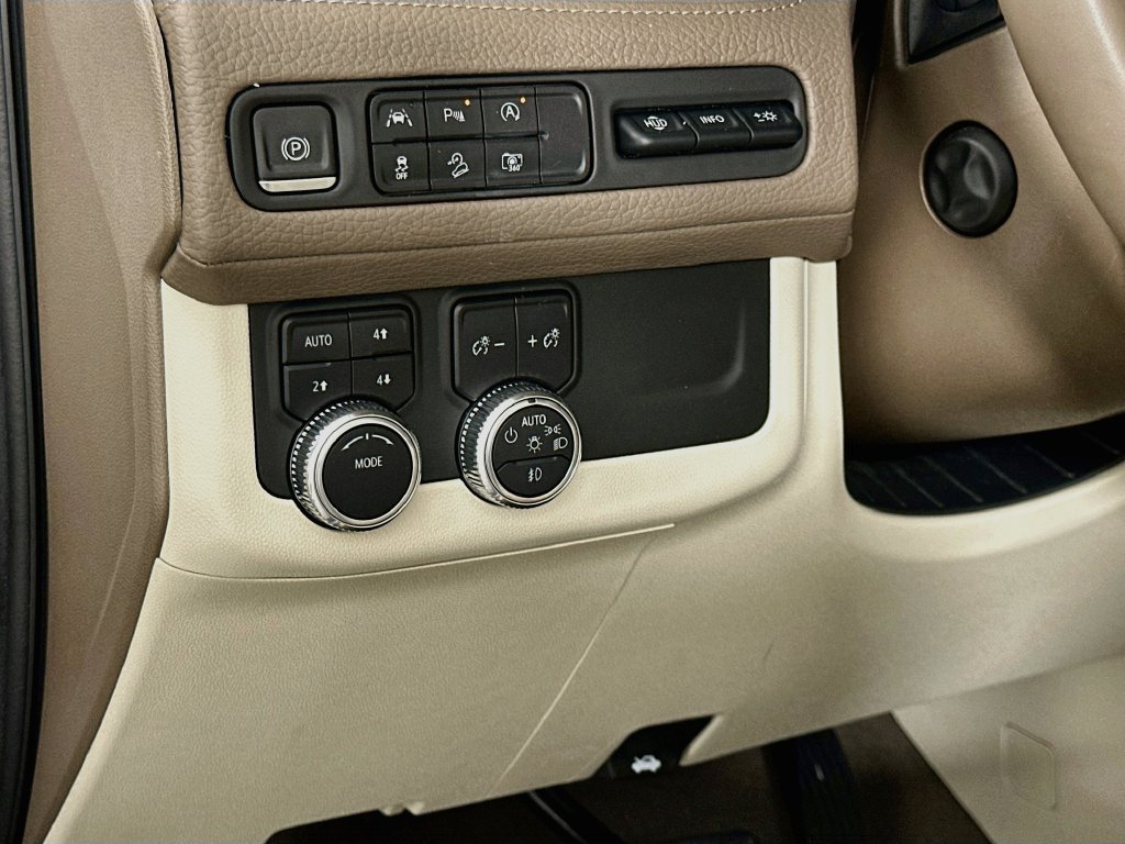 Used 2023 GMC Yukon Denali AWD/4WD image 10