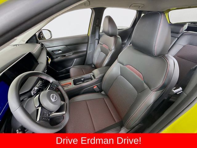 Used 2025 Nissan Kicks SR FWD image 5