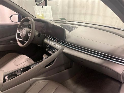 Used 2025 Hyundai Elantra SEL image 14