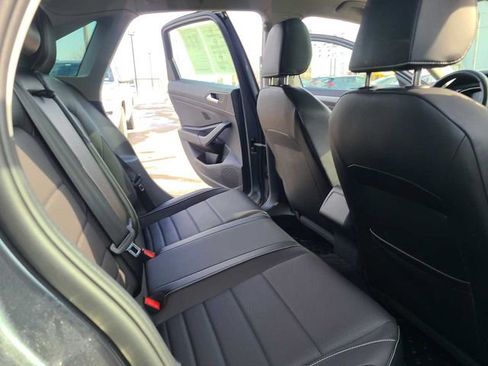 Used 2023 Volkswagen Jetta SE w/ Panoramic Sunroof Package image 19