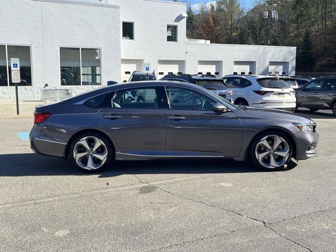 Used 2018 Honda Accord Touring image 6