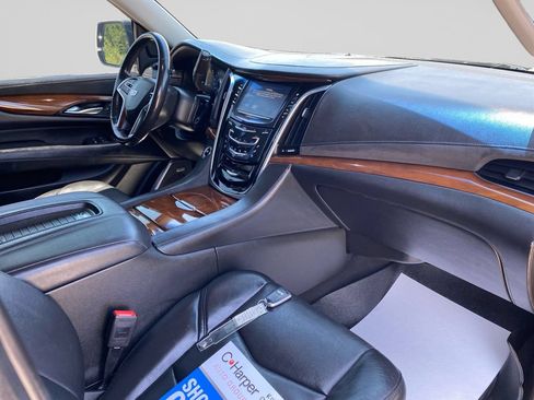 Used 2019 Cadillac Escalade Premium Luxury AWD/4WD image 10