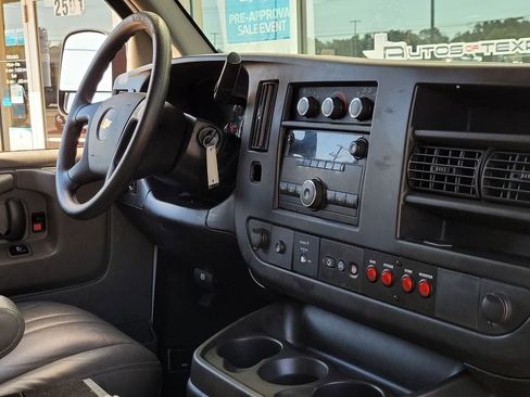 Used 2014 Chevrolet Express 2500 image 19