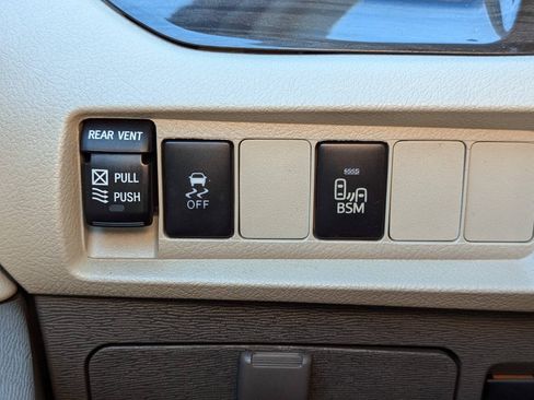 Used 2017 Toyota Sienna XLE FWD image 28