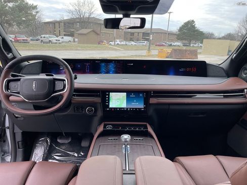 New 2026 Lincoln Navigator Reserve AWD/4WD image 9