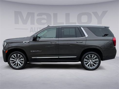 Used 2021 GMC Yukon Denali w/ Denali Premium Package image 2