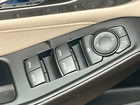Used 2023 Chevrolet Traverse LS AWD/4WD image 17