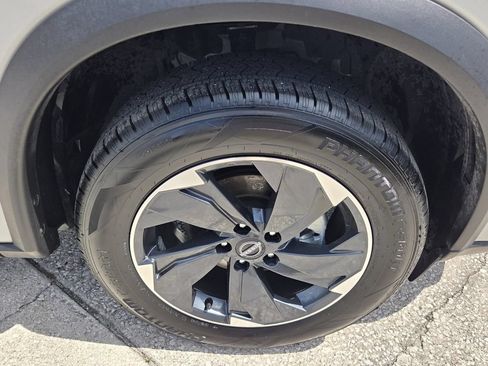 Used 2025 Nissan Rogue SV FWD image 10