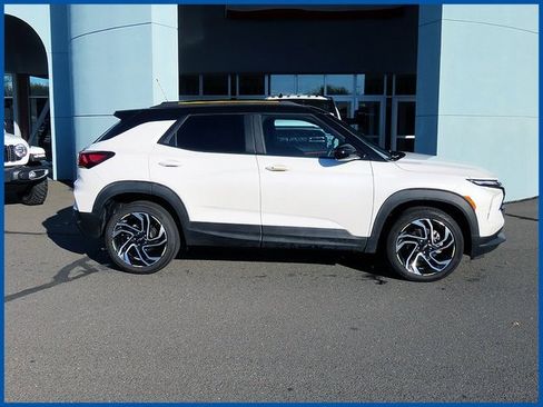 Used 2025 Chevrolet TrailBlazer RS w/ Convenience Package image 2