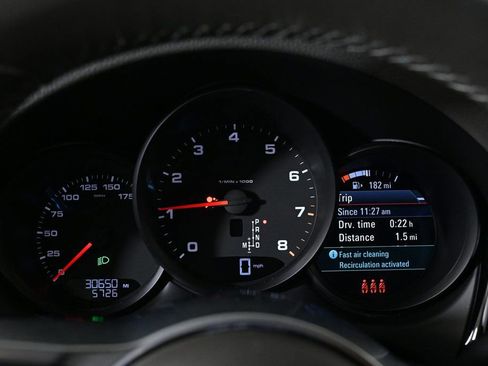 Certified 2021 Porsche Macan image 13