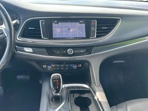 Used 2018 Buick Enclave Essence FWD image 17