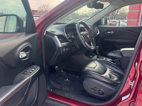 Used 2014 Jeep Cherokee Trailhawk w/ Comfort/Convenience Group AWD/4WD image 13