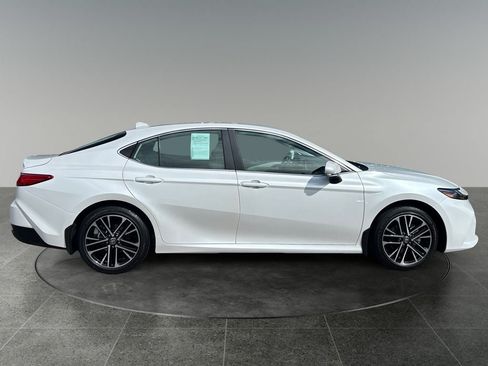 Used 2026 Toyota Camry XLE AWD/4WD image 9