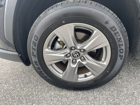 Used 2025 Toyota RAV4 XLE image 30