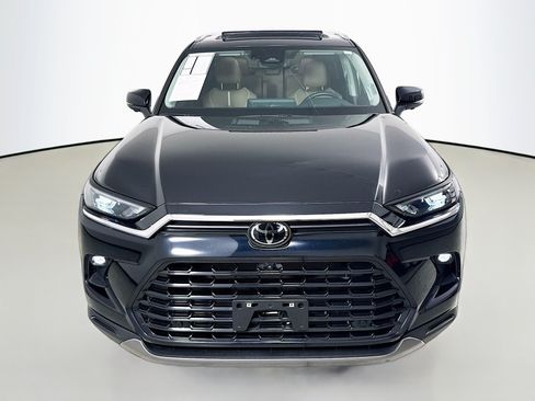 Used 2025 Toyota Grand Highlander AWD image 2