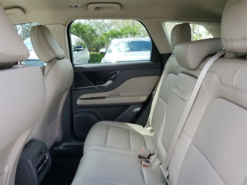 Certified 2022 Lincoln Corsair FWD w/ Equipment Group 101A image 10