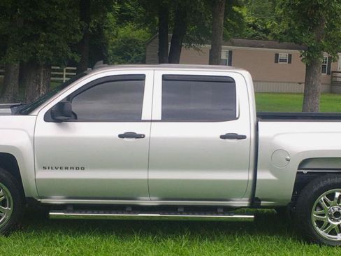Used 2018 Chevrolet Silverado 1500 Custom w/ Custom Value Package AWD/4WD image 2