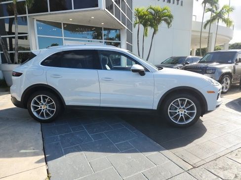Used 2021 Porsche Cayenne w/ Premium Package image 8