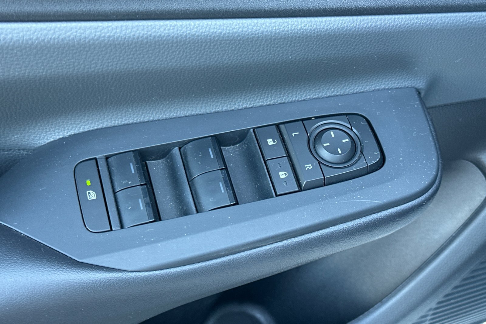 Certified 2025 Toyota Prius LE AWD/4WD image 14