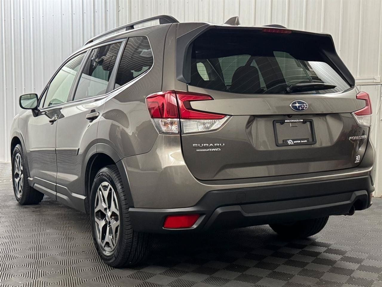 Used 2021 Subaru Forester Premium AWD/4WD image 3
