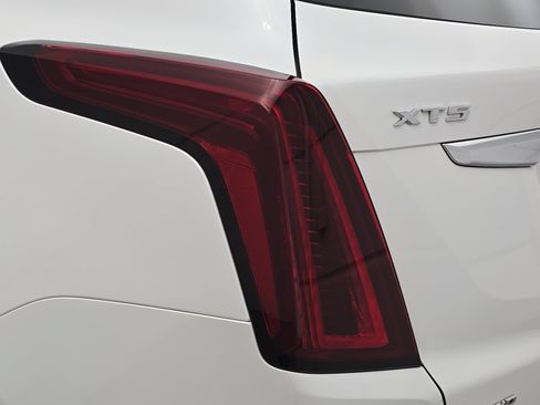 Used 2021 Cadillac XT5 Premium Luxury w/ LPO, Floor Liner Package AWD/4WD image 35