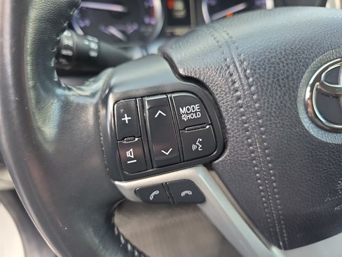 Used 2018 Toyota Highlander SE AWD/4WD image 19
