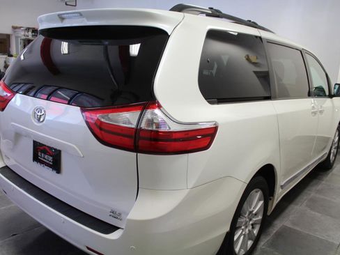 Used 2017 Toyota Sienna XLE w/ XLE Navigation Package AWD/4WD image 6