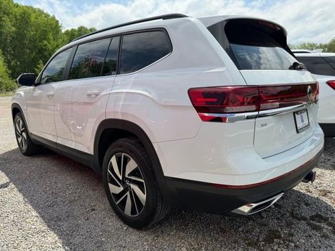 Used 2024 Volkswagen Atlas SE AWD/4WD image 3