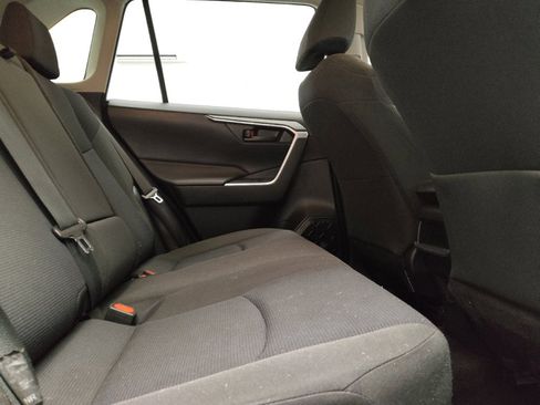 Used 2019 Toyota RAV4 LE FWD image 19