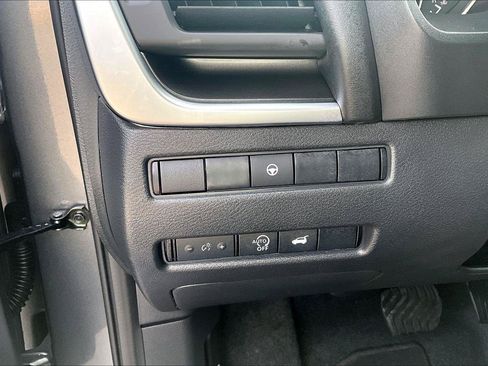 Used 2026 Nissan Rogue SV w/ Cold Weather Package AWD/4WD image 36