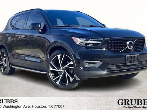 Used 2022 Volvo XC40 T5 R-Design w/ Advanced Package image 1