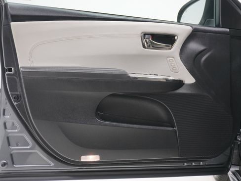 Used 2017 Toyota Avalon XLE image 13