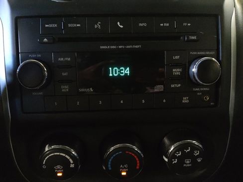 Used 2016 Jeep Compass Latitude image 25